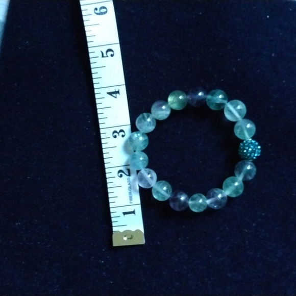 Multicolor Fluorite stretch Bracelet with large Swarovski Crystal bead - Picture 2 of 3